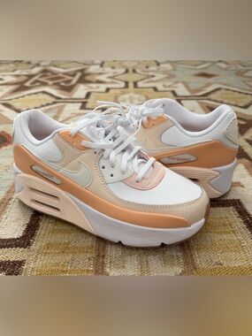 NIKE AIR MAX 90 LV8 women's shoe